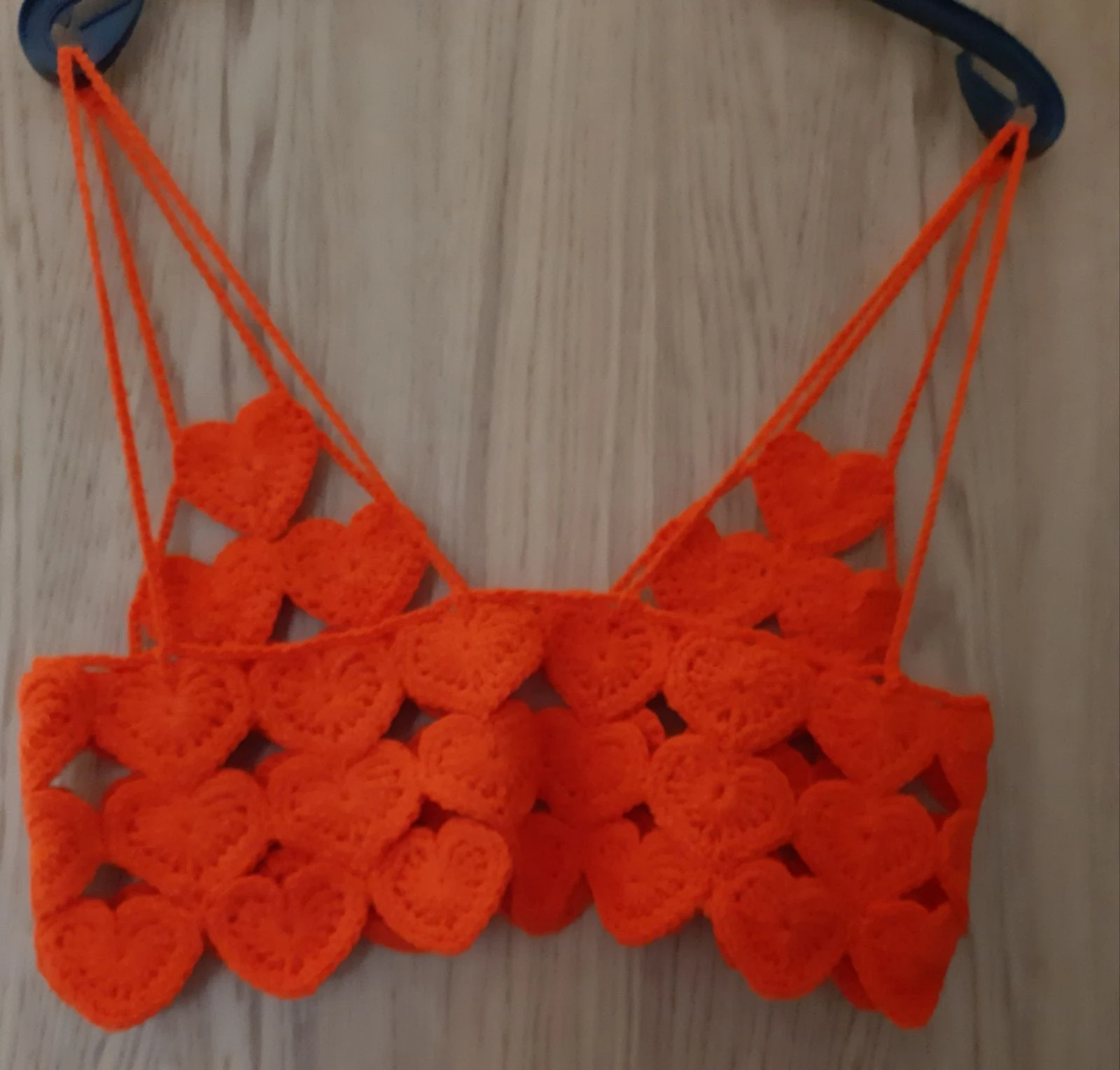 Un top corto de verano con corazones en talla – photo 2